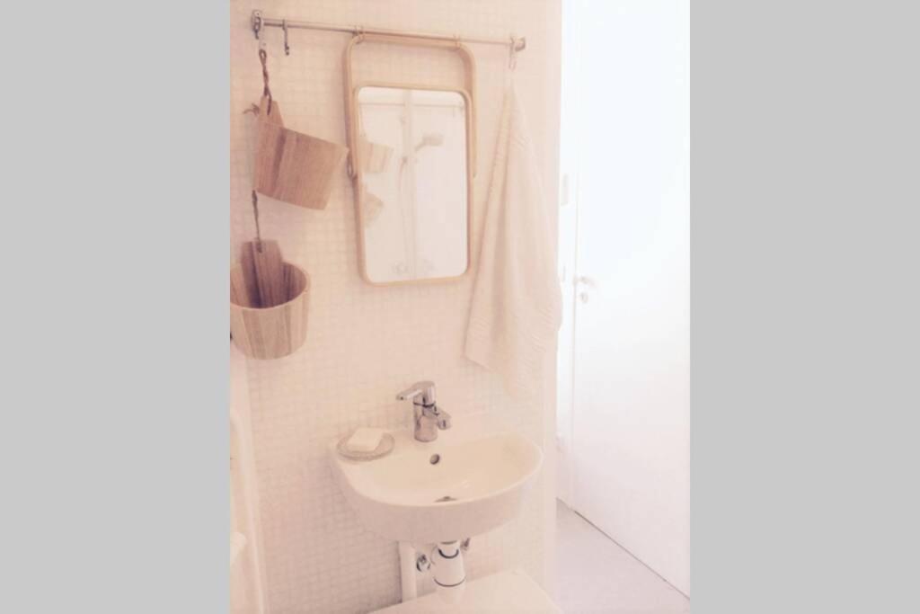 Small Arty Studio Menilmontant Paris Luaran gambar